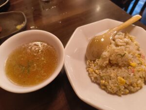 炒飯とスープ